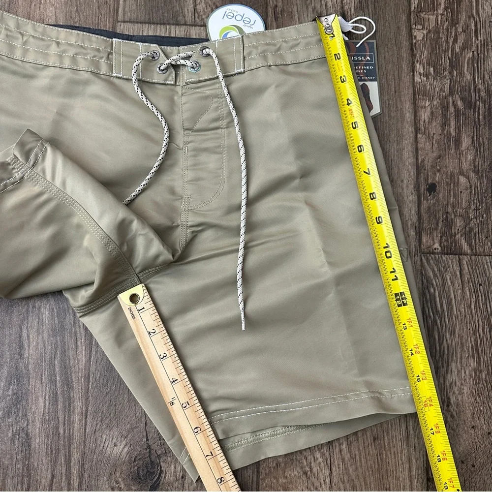 Vissla Nylon Shorts Men’s Size 31 Khaki